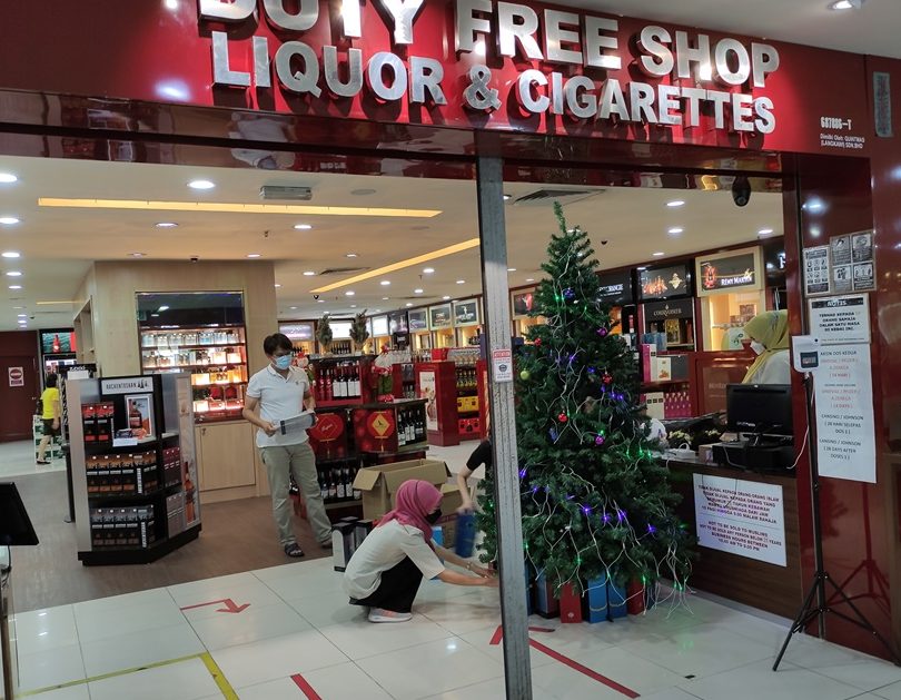 16hours cenang duty free shopping center