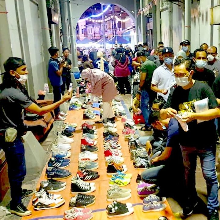 bazar karat kota tinggi