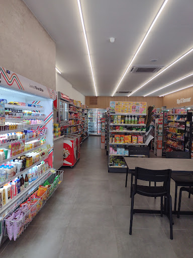 7-Eleven ( Teluk Muroh, Lumut, Perak ) 7-Eleven ( Teluk Muroh, Lumut, Perak )