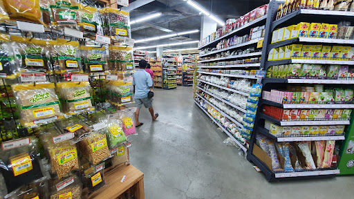Bisonte Grocer & Deli