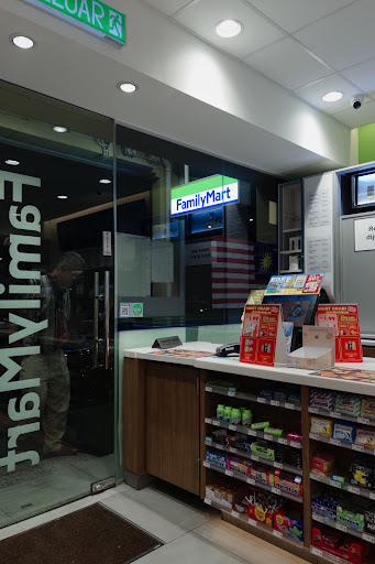 FamilyMart Wakaf Che Yeh