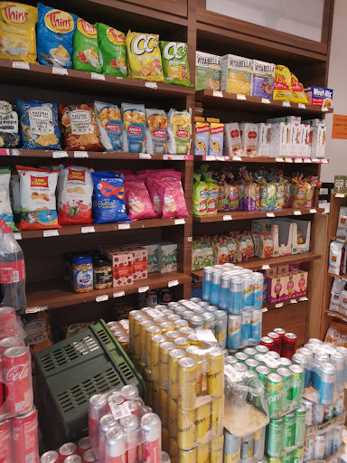 Lavish Grocery & Duty Free Liquor 免稅酒店