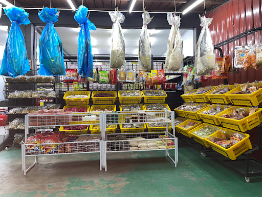 CN VILLAGE GROCER