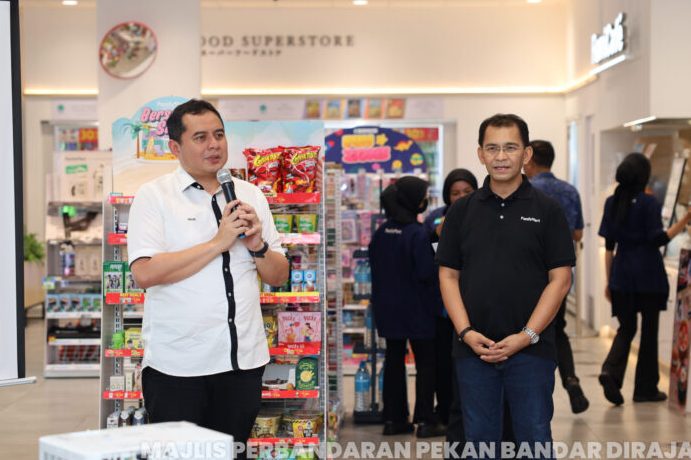 family mart anjung warisan