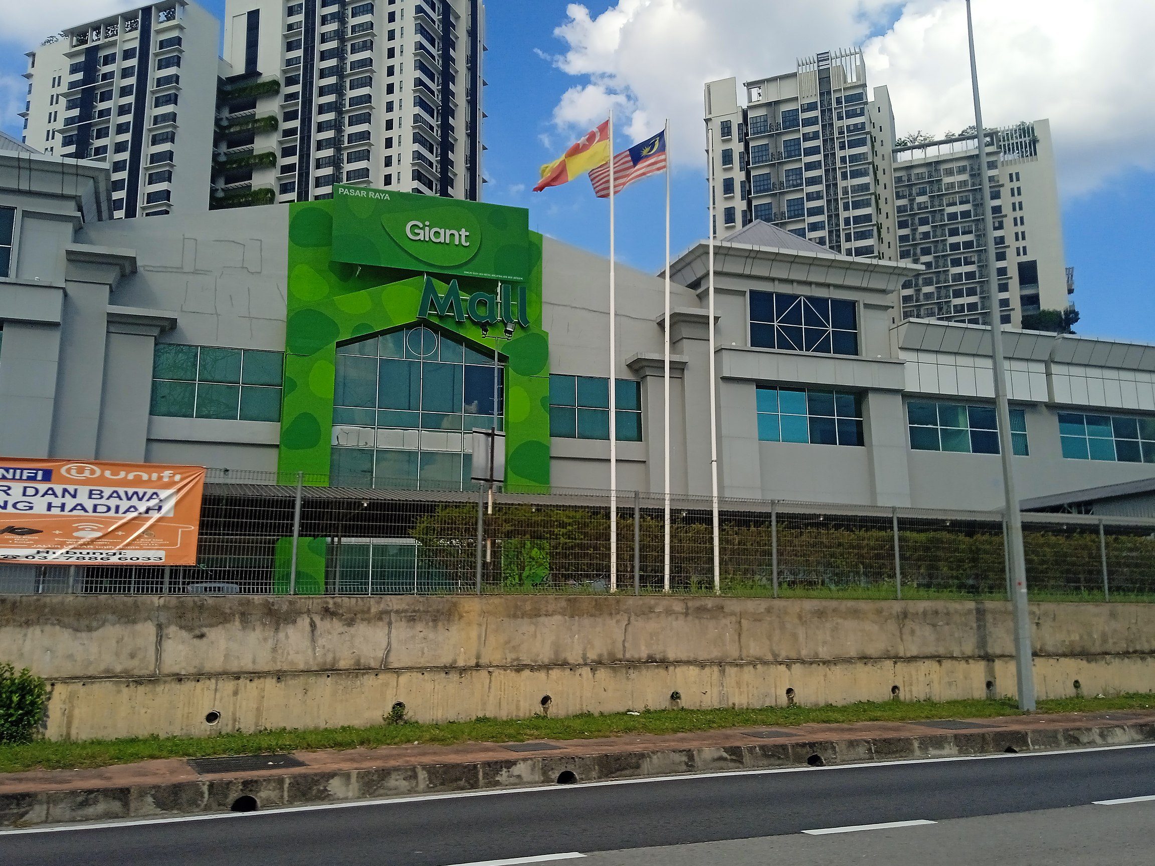 giant kelana jaya dataran glomac