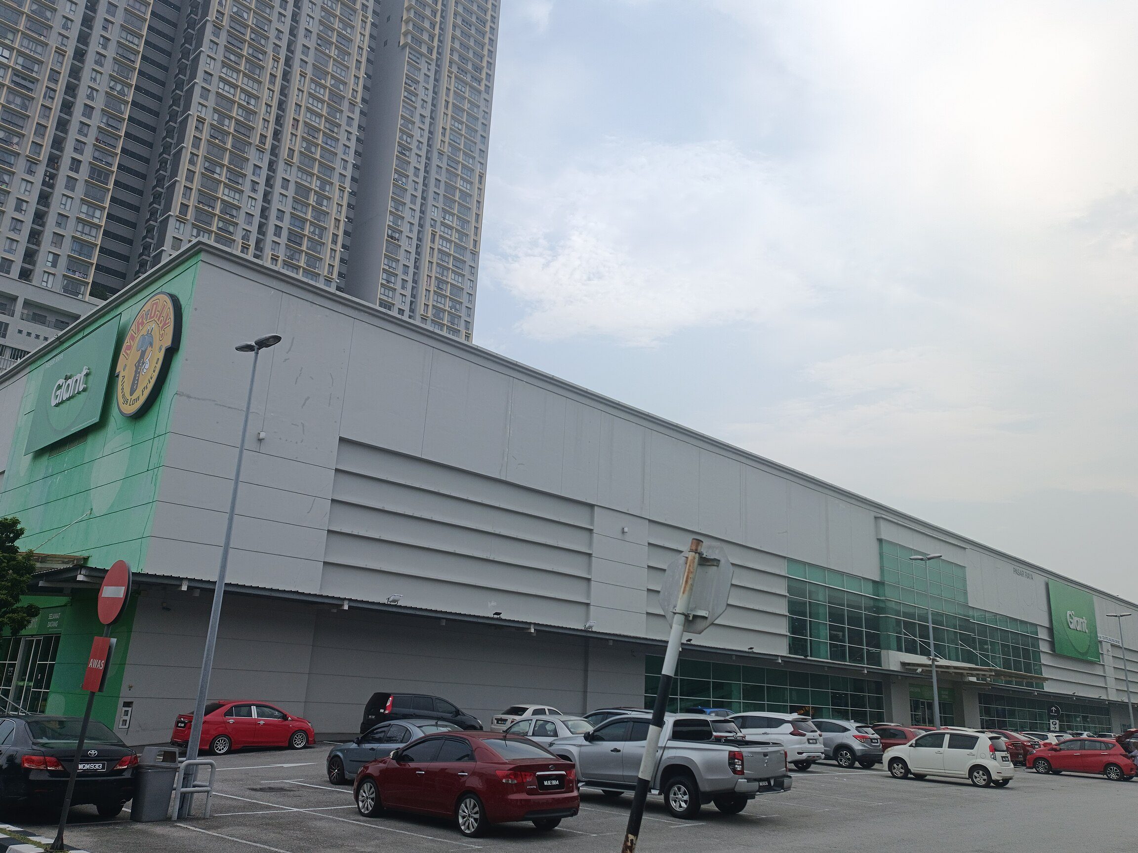 giant seri kembangan