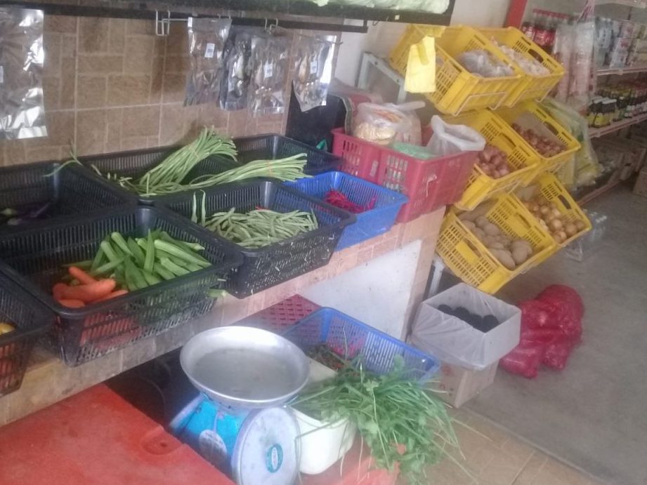 Kedai Sayur dan Runcit 1 kedai sayur dan runcit