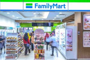 Kedai serbaneka FamilyMart