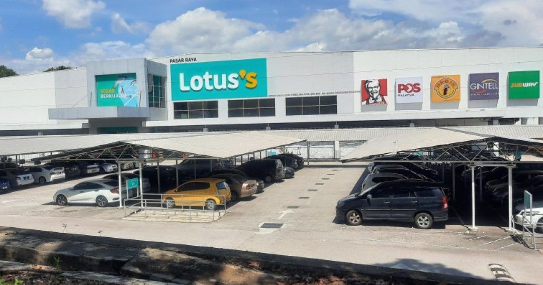 lotuss melaka cheng