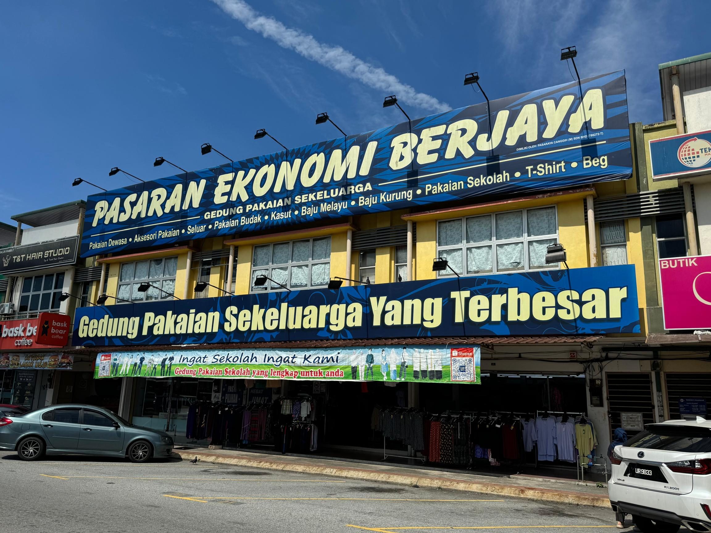 pasar raya ekonomi