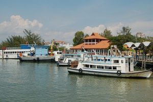 Pasaraya Nur Aishah ( Teluk Muroh, Lumut, Perak )