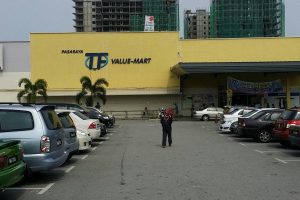 Pasaraya Tf Parking Lot